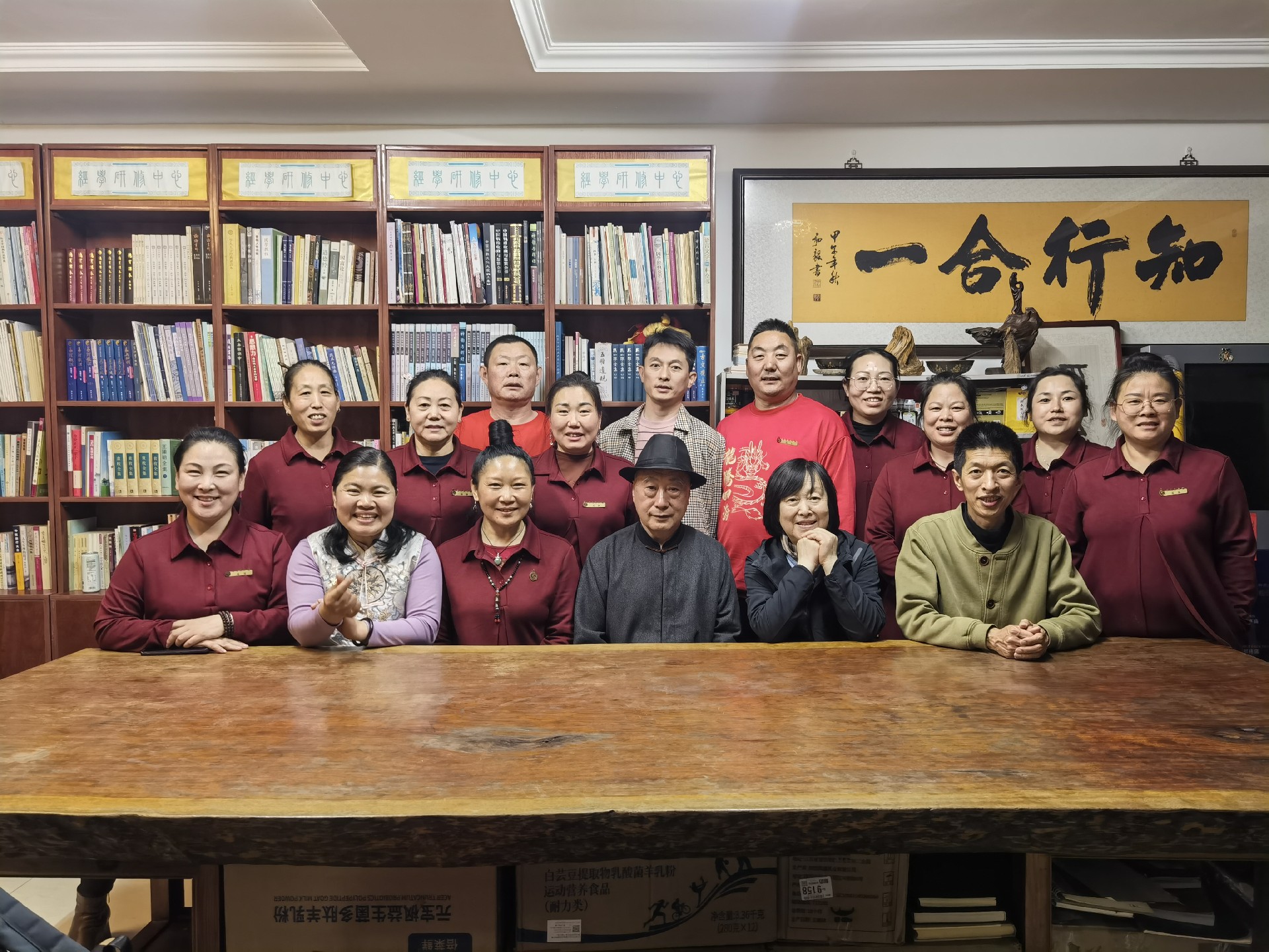 凤缘龙阁团队向行业名师请教学习